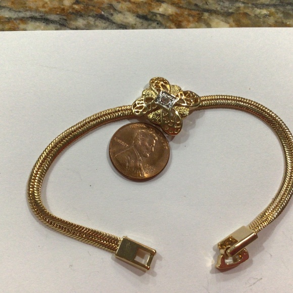 Two gold tone, bracelets. Both in excellent shape. - Picture 2 of 5